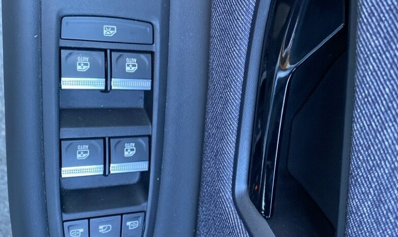 
								RENAULT 5 III E-TECH ELECTRIQUE 120CH TECHNO AUTONOMIE URBAINE full									