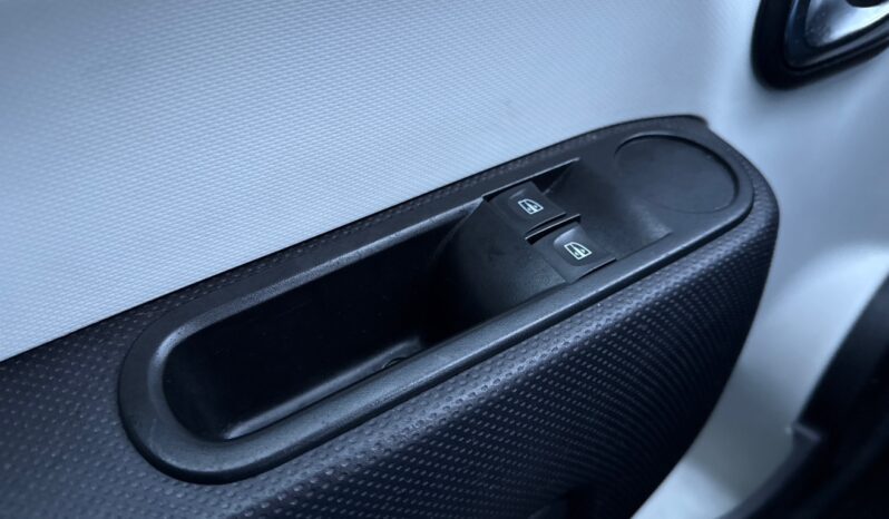 
								RENAULT TWINGO III 1.0 SCE 70CH ZEN EURO6 full									