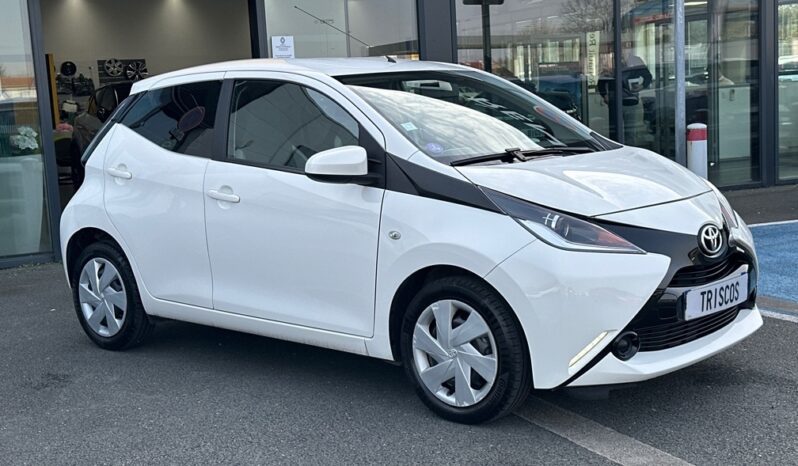 
								TOYOTA AYGO 1.0 VVT-I 69CH X-PLAY X-SHIFT 5P full									