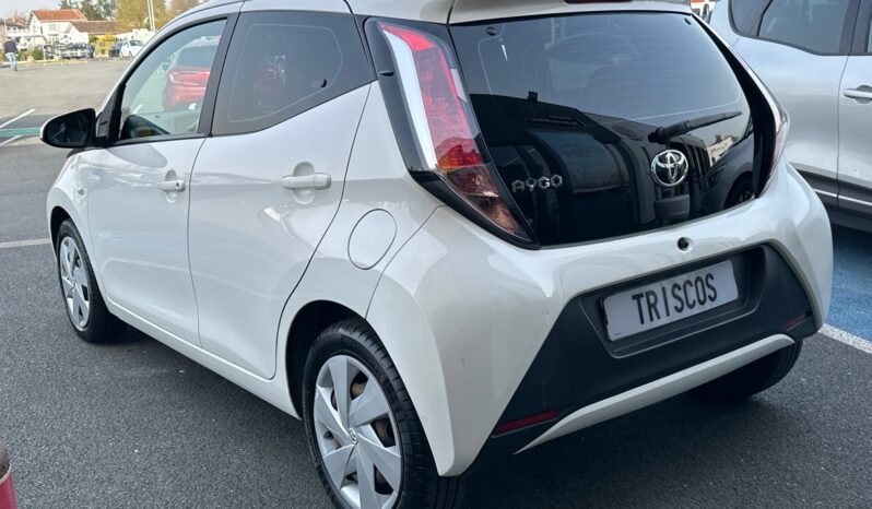 
								TOYOTA AYGO 1.0 VVT-I 69CH X-PLAY X-SHIFT 5P full									