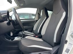 
										TOYOTA AYGO 1.0 VVT-I 69CH X-PLAY X-SHIFT 5P full									