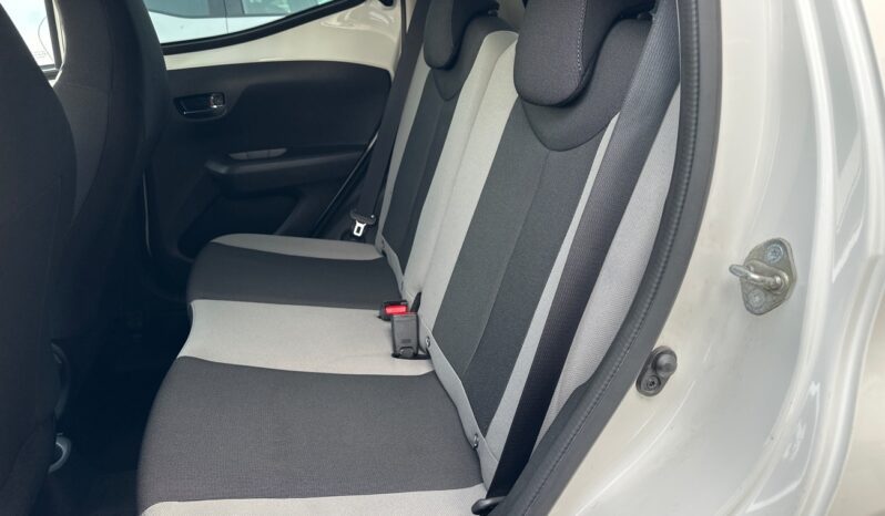 
								TOYOTA AYGO 1.0 VVT-I 69CH X-PLAY X-SHIFT 5P full									