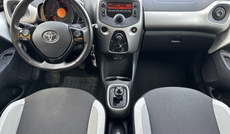 
								TOYOTA AYGO 1.0 VVT-I 69CH X-PLAY X-SHIFT 5P full									