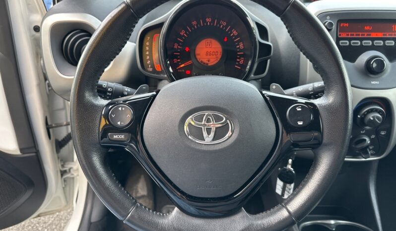 
								TOYOTA AYGO 1.0 VVT-I 69CH X-PLAY X-SHIFT 5P full									