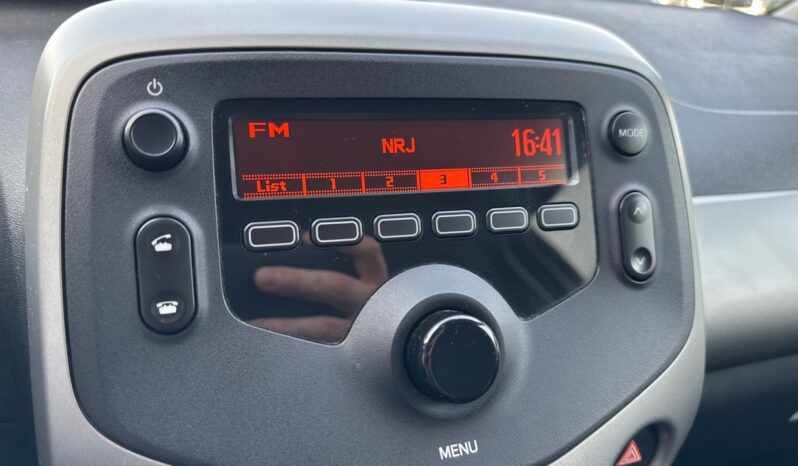 
								TOYOTA AYGO 1.0 VVT-I 69CH X-PLAY X-SHIFT 5P full									