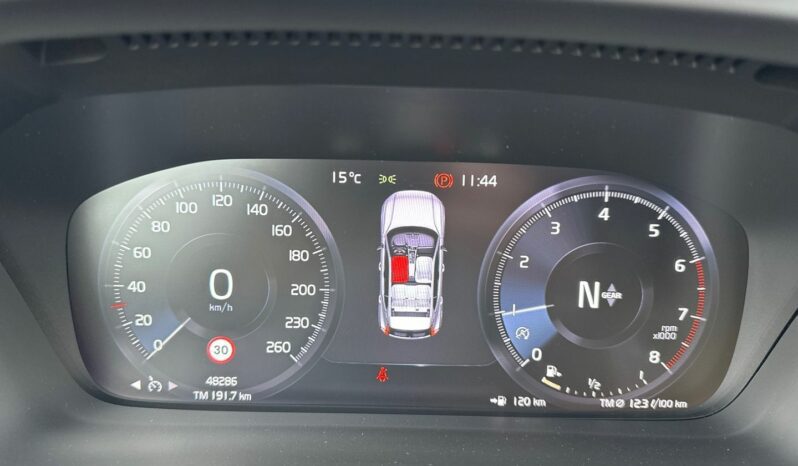 
								VOLVO XC40 T3 156CH full									