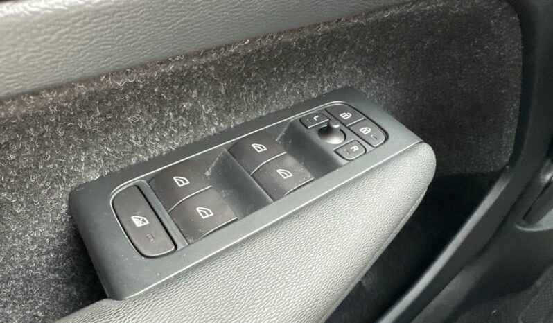 
								VOLVO XC40 T3 156CH full									