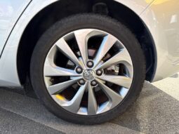 
										TOYOTA AURIS HSD 136H LOUNGE full									