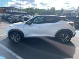 
										Nissan Juke II Hybrid 143 N-Connecta full									