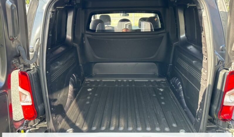 
								Opel Combo IV Taille XL 950kg BlueHDi 130 S&S EAT8 full									