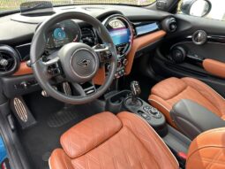 
										Mini Mini IV John Cooper Works Premium Plus 231 BVA8 full									