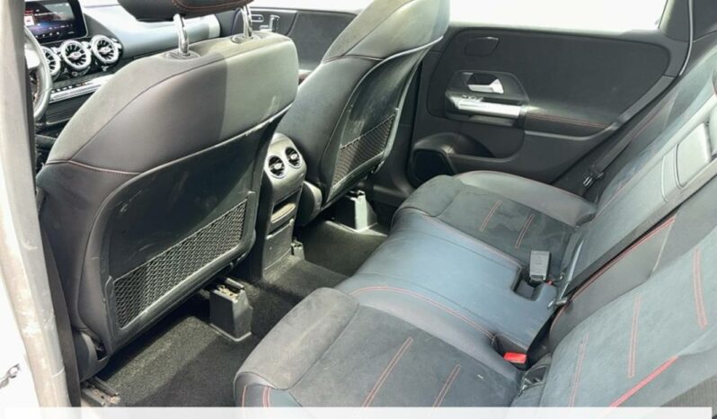 
								Mercedes Classe B 200 AMG Line 7G-DCT full									