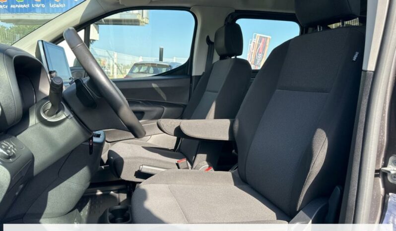 
								Opel Combo IV Taille XL 950kg BlueHDi 130 S&S EAT8 full									