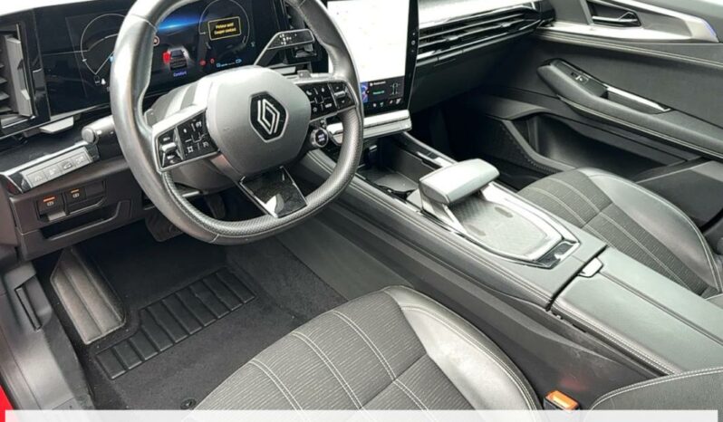 
								Renault Austral TECHNO E-TECH HYBRIDE 200 full									