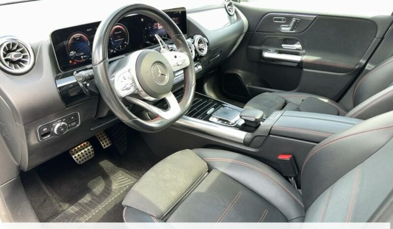 
								Mercedes Classe B 200 AMG Line 7G-DCT full									
