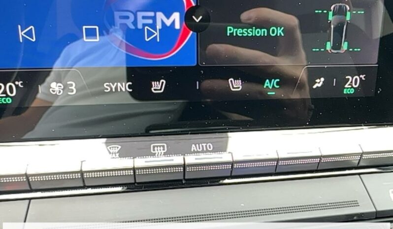 
								Renault Austral TECHNO E-TECH HYBRIDE 200 full									