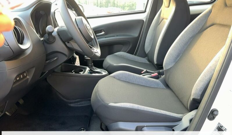 
								Toyota aygo x 1.0 VVT-i 72 Dynamic S-CVT full									