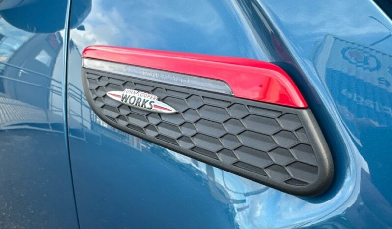 
								Mini Mini IV John Cooper Works Premium Plus 231 BVA8 full									