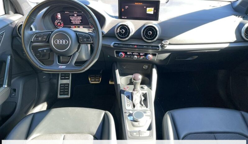 
								Audi SQ2 50 TFSI 300 full									