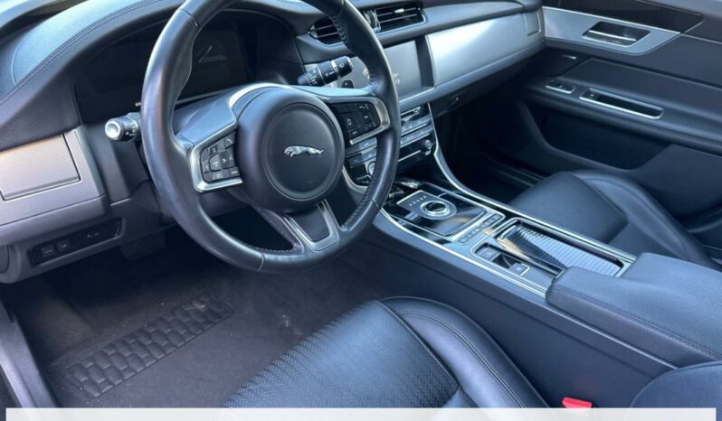 
								Jaguar XF II 2.0D 163PS E-PERFORMANCE PRESTIGE AUTO full									
