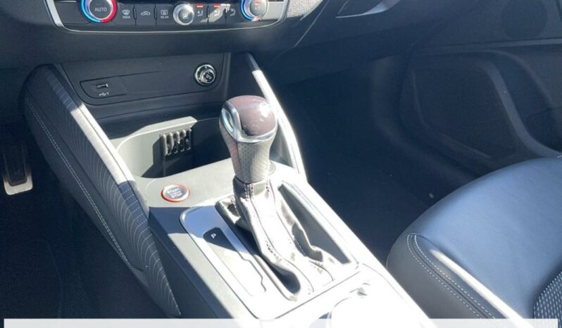 
								Audi SQ2 50 TFSI 300 full									