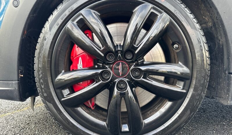 
								Mini Mini IV John Cooper Works Premium Plus 231 BVA8 full									