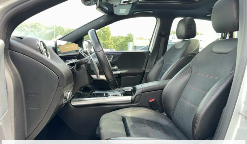 
								Mercedes Classe B 200 AMG Line 7G-DCT full									